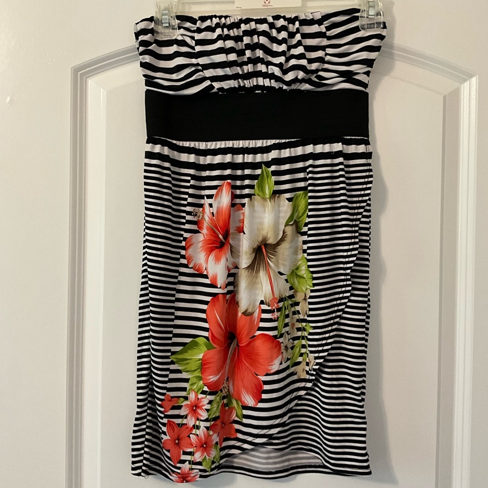 Strapless dress with tropical print